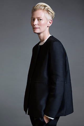 ティルダ スウィントン その唯一無二の存在感の秘密 ハーパーズ バザー Harper S Bazaar 公式 ティルダ スウィントン その唯一無二の存在感の秘密 ハーパーズ バザー Harper S Bazaar 公式