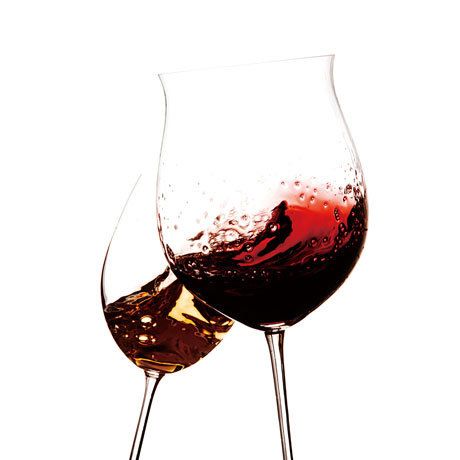 Liquid, Drinkware, Stemware, Glass, Drink, Wine glass, Fluid, Alcoholic beverage, Barware, Dessert wine, 