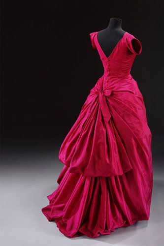 Textile, Red, Dress, Pink, Magenta, One-piece garment, Formal wear, Gown, Fashion, Satin, 