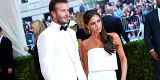 デヴィッド ヴィクトリア ベッカム夫妻がグラストンベリーで素敵なデート ハーパーズ バザー Harper S Bazaar 公式 デヴィッド ヴィクトリア ベッカム夫妻がグラストンベリーで素敵なデート ハーパーズ バザー Harper S Bazaar 公式