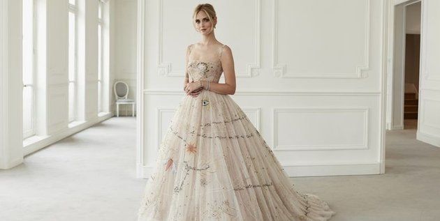 キアラ・フェラーニのウエディングドレスは、メーガン妃のより キアラ・フェラーニのウエディングドレスは、メーガン妃のより