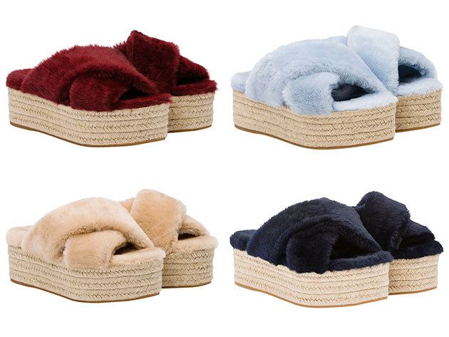 Product, Textile, White, Natural material, Home accessories, Costume accessory, Beige, Dog bed, Wool, Woolen, 