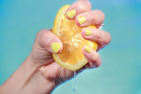 レモン入りの水は美肌やダイエットなど 本当に健康に効果があるの 栄養士が解説 ハーパーズ バザー Harper S Bazaar 公式