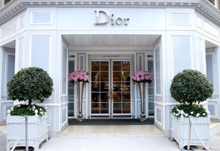 ディオールのロゴに新たな仲間が加わっていたこと 気づいてた ハーパーズ バザー Harper S Bazaar 公式 ディオールのロゴに新たな仲間が加わっていたこと 気づいてた ハーパーズ バザー Harper S Bazaar 公式