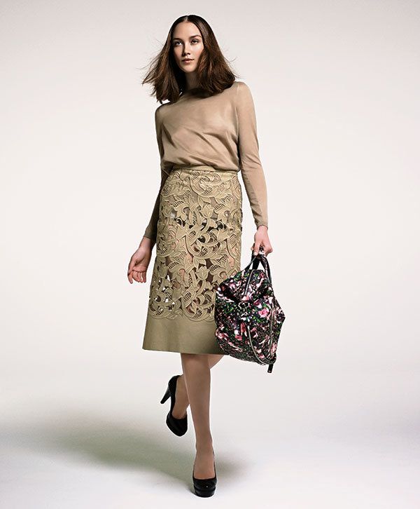 Clothing, Brown, Sleeve, Shoulder, Textile, Joint, Bag, Style, Pattern, Knee, 