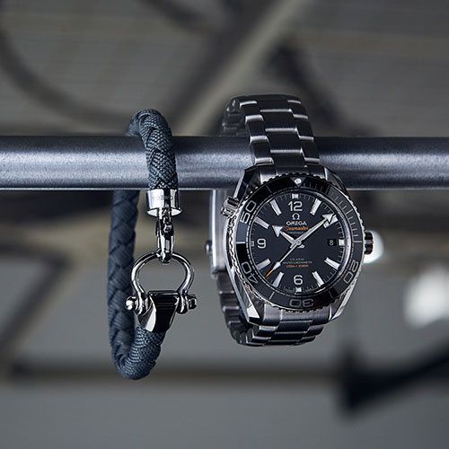 Product, Analog watch, Watch, Watch accessory, Font, Fashion accessory, Metal, Glass, Wrist, Black, 
