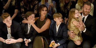 ベッカム一家が母の日にヴィクトリアへ愛にあふれたメッセージ ハーパーズ バザー Harper S Bazaar 公式 ベッカム一家が母の日にヴィクトリアへ愛にあふれたメッセージ ハーパーズ バザー Harper S Bazaar 公式