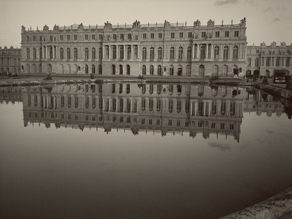 Reflection, Architecture, Facade, Waterway, Landmark, Palace, Watercourse, Reflecting pool, Classical architecture, Arcade, 