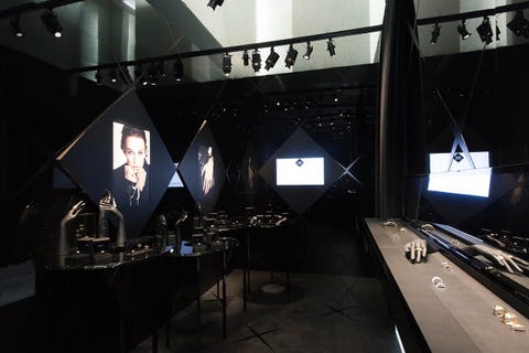 シャネルの ココ クラッシュ を自由に楽しめるポップアップイベントが開催 ハーパーズ バザー Harper S Bazaar 公式 シャネルの ココ クラッシュ を自由に楽しめるポップアップイベントが開催 ハーパーズ バザー Harper S Bazaar 公式