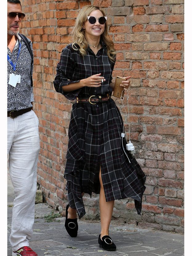 Plaid, Clothing, Tartan, Street fashion, Eyewear, Pattern, Fashion, Sunglasses, Footwear, Snapshot, 