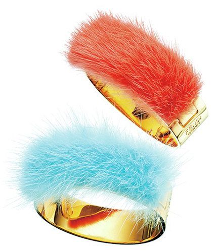 Colorfulness, Feather, Costume accessory, Art, Fur, Natural material, Animal product, Hair accessory, Close-up, Coquelicot, 
