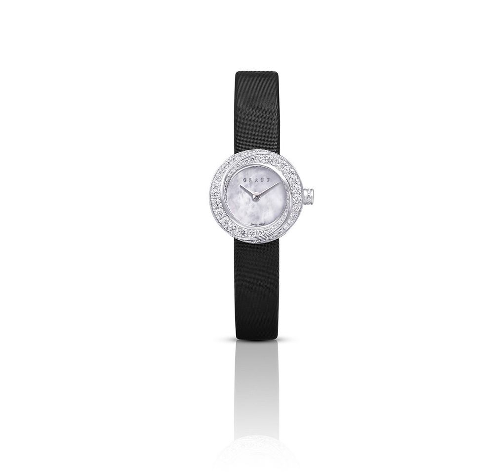 Analog watch, Watch, Watch accessory, Fashion accessory, Silver, Jewellery, Strap, Material property, Rectangle, Silver, 