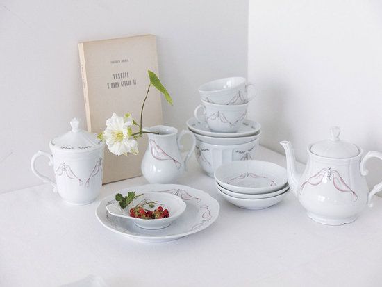 Porcelain, White, Tableware, Dishware, Teacup, Ceramic, Product, Cup, Serveware, Saucer, 