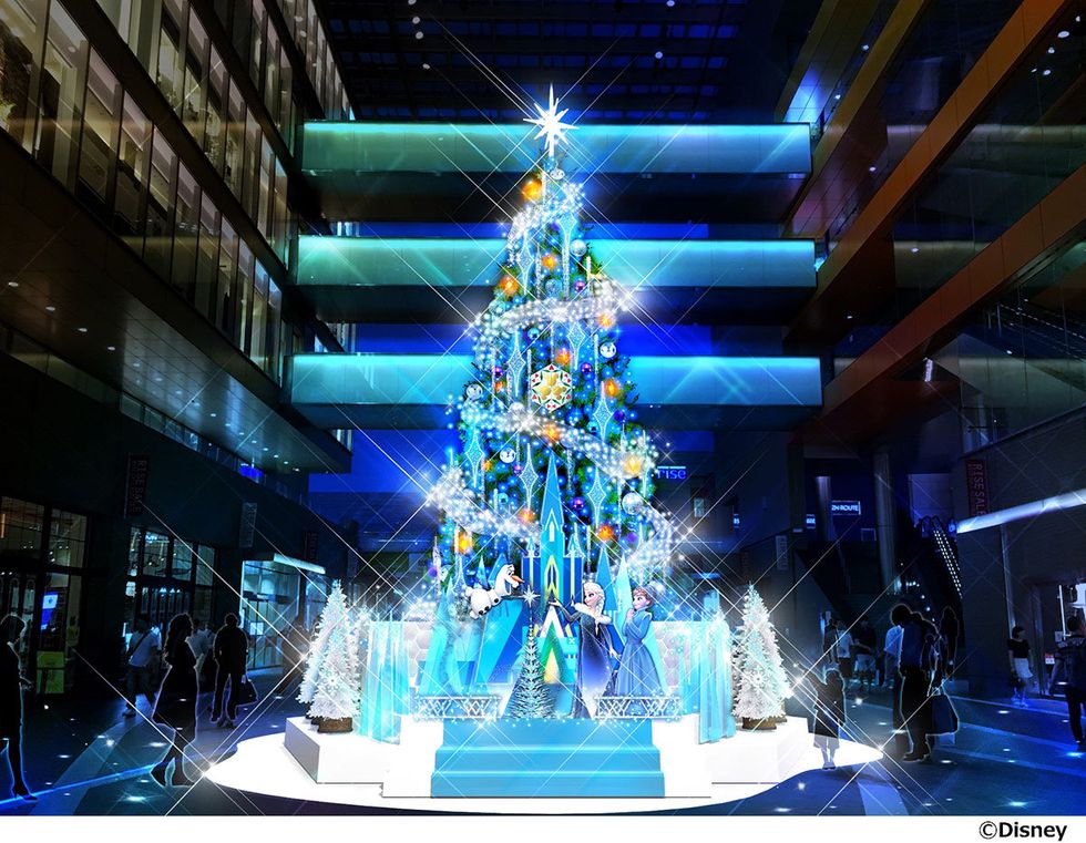 Christmas tree, Tree, Christmas decoration, Light, Architecture, Christmas, Lighting, Woody plant, Interior design, Plant, 