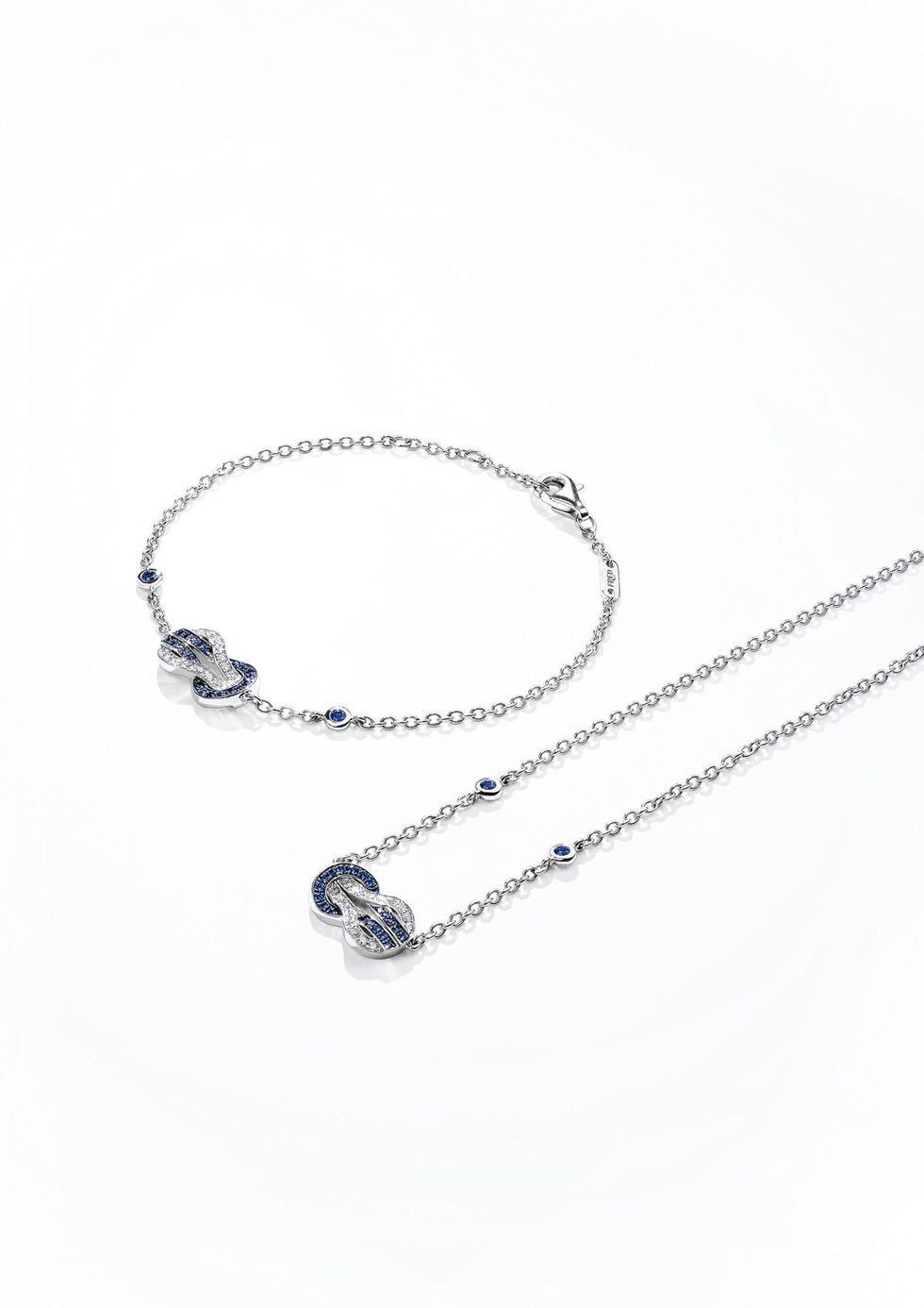 Chain, Fashion accessory, Jewellery, Metal, Silver, Bracelet, Platinum, Necklace, Anklet, 