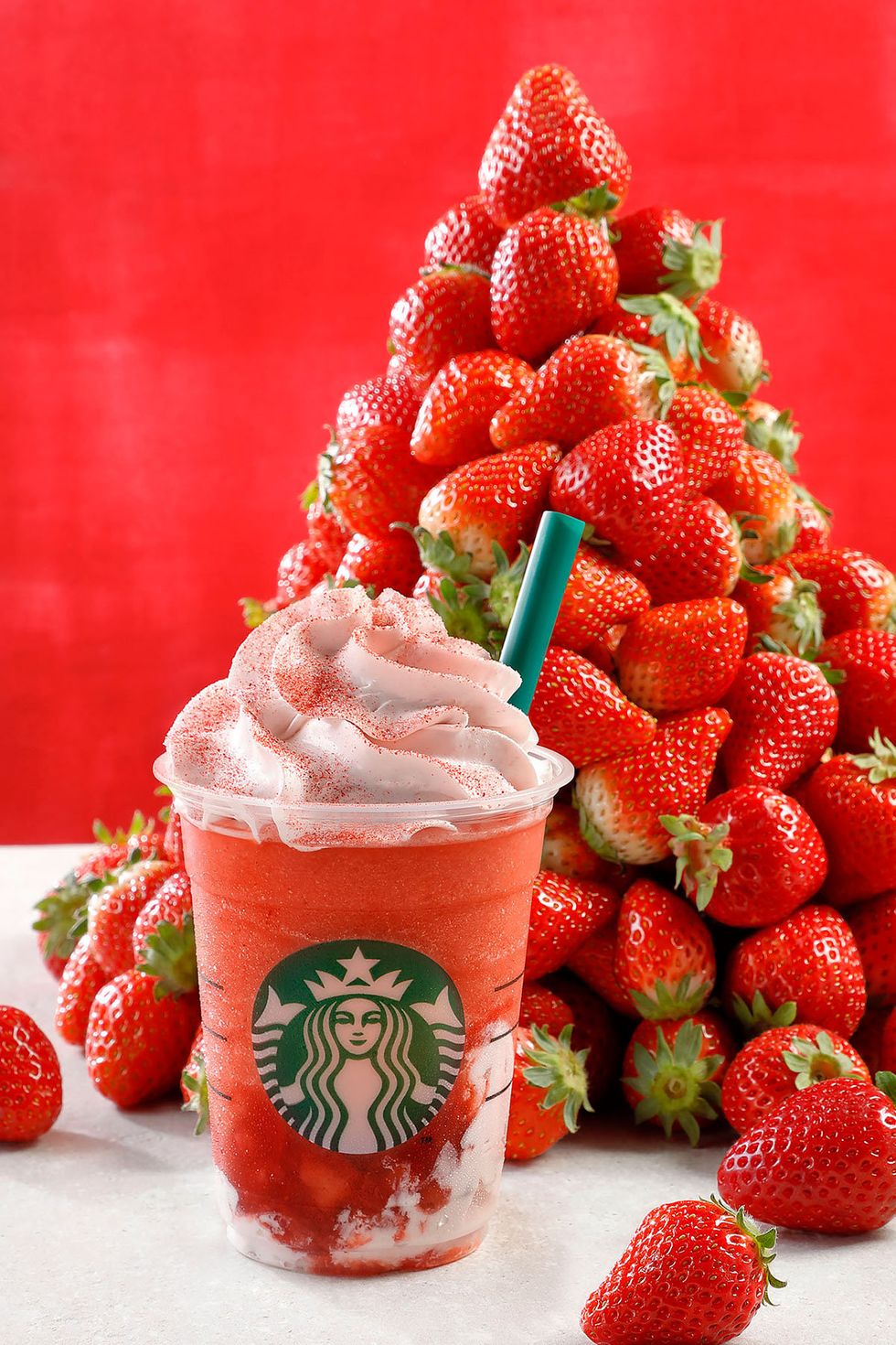 Food, Strawberry, Strawberries, Berry, Fruit, Cuisine, Sweetness, Cream, Non-alcoholic beverage, Natural foods, 