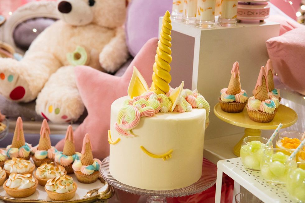 Food, Cake decorating, Sugar paste, Sweetness, Yellow, Dessert, Cake, Buttercream, Torte, Icing, 
