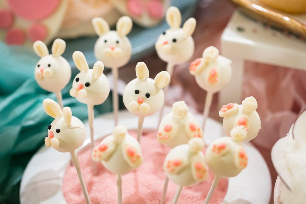 Food, Cake decorating, Marshmallow, Icing, Dessert, Confectionery, Sweetness, Rabbits and Hares, Sugar paste, Fondant, 