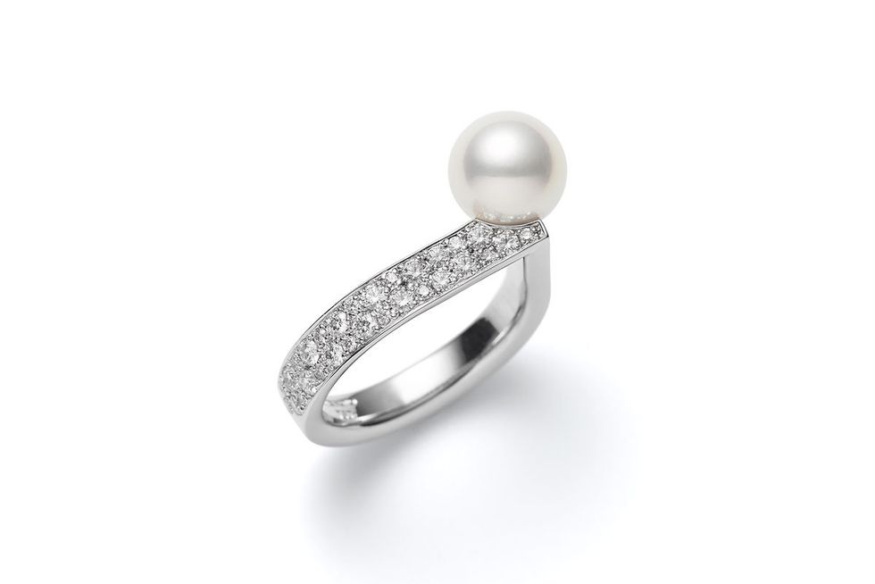Jewellery, Ring, Fashion accessory, Gemstone, Engagement ring, Platinum, Body jewelry, Metal, Pearl, Wedding ring, 