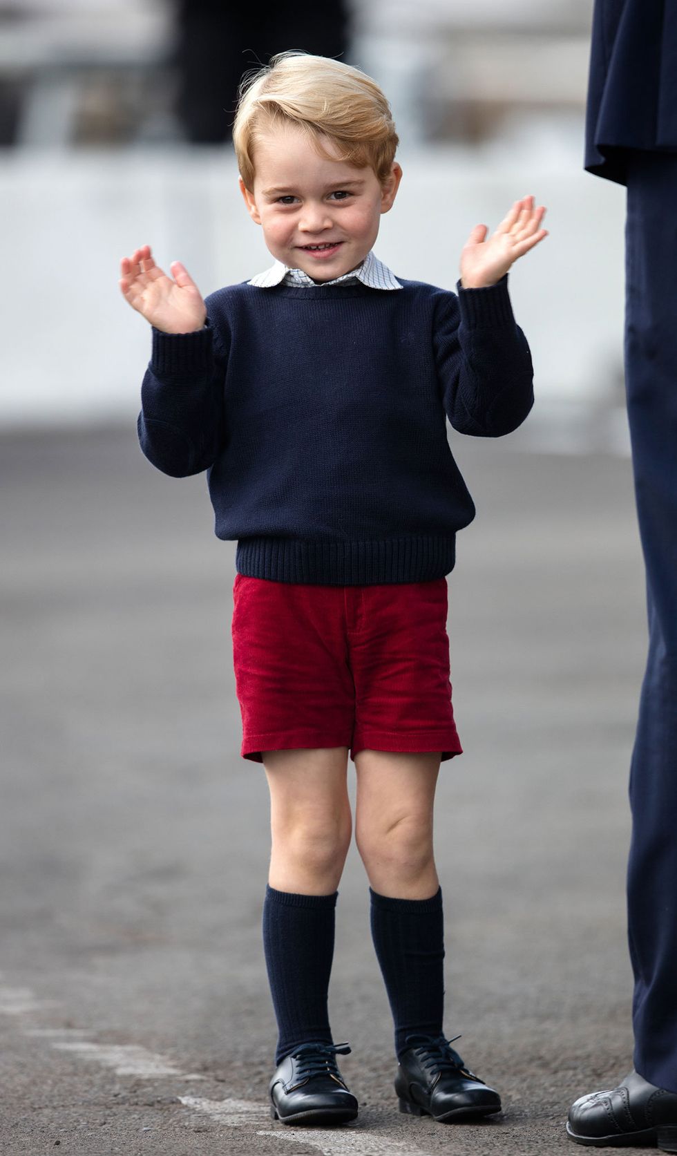 Child, Standing, Footwear, Toddler, Joint, Arm, Knee, Fashion, Sleeve, Finger, 