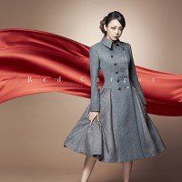 Sleeve, Textile, Standing, Formal wear, Dress, Style, One-piece garment, Costume design, Fashion, Costume, 