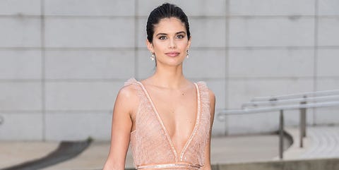 ヴィクシーモデルのサラ サンパイオ 抜毛症を患っていることを告白 ハーパーズ バザー Harper S Bazaar 公式