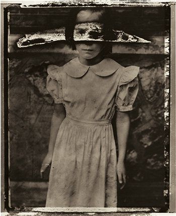 激安な 女性フォトグラファー、サラ・ムーンの写真展が京都で開催 芸術写真