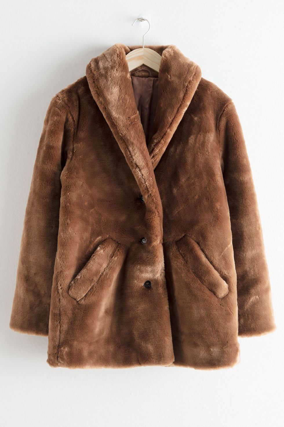 Clothing, Fur clothing, Outerwear, Fur, Brown, Coat, Sleeve, Jacket, Overcoat, Textile, 