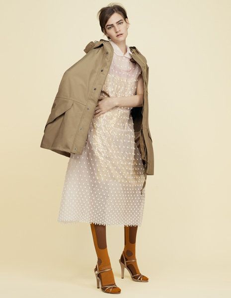 Clothing, Fashion model, Fashion, Outerwear, Coat, Beige, Fashion design, Shoulder, Duster, Overcoat, 