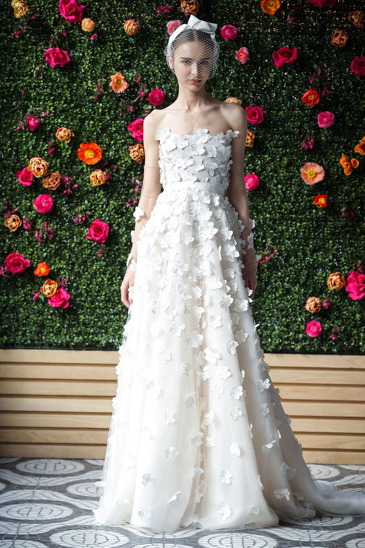 モードな花嫁に捧げる ブライダル ファッション ウィーク18のベストドレス ハーパーズ バザー Harper S Bazaar 公式