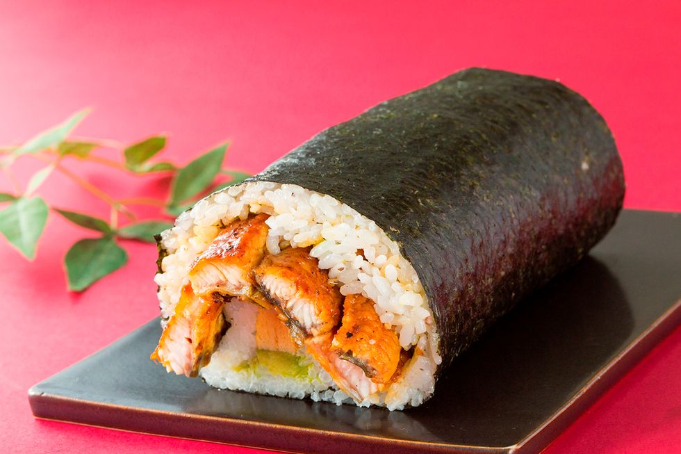 Dish, Cuisine, Food, Gimbap, Ingredient, Comfort food, Sushi, California roll, Side dish, Steamed rice, 