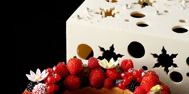 一度は食べてみたい 見るだけでもうっとりする 超高級クリスマスケーキ5選 ハーパーズ バザー Harper S Bazaar 公式