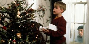 『ホーム・アローン』や﻿『エルフ 〜サンタの国からやってきた〜』など、ホリデーシーズンになると観たくなる「クリスマス映画」。先日アメリカで行われたある調査では﻿、クリスマスシーズンによく観られている映画が明らかに！