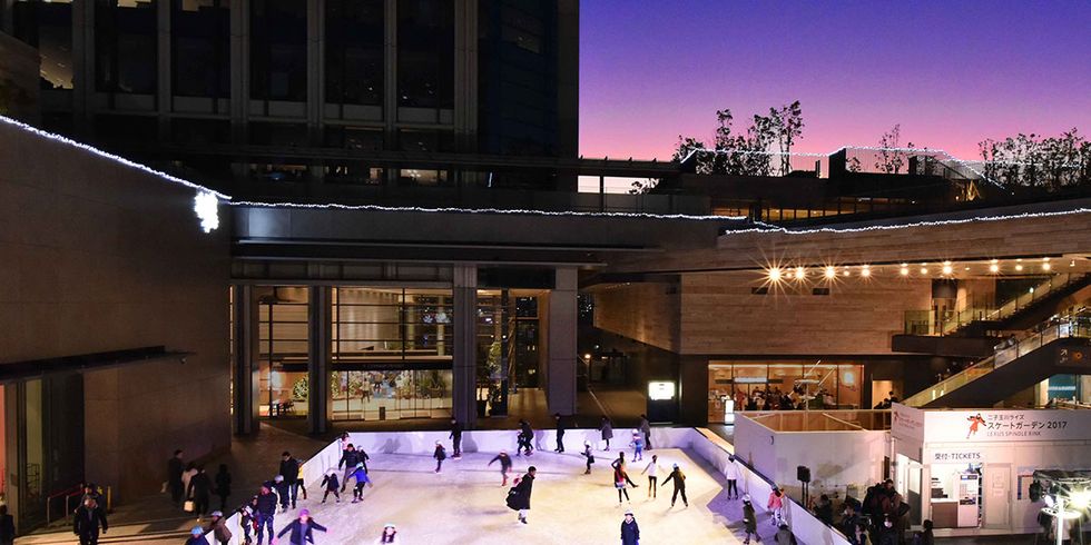 Ice rink, Building, Skating, Ice skating, Sport venue, Leisure, Architecture, Recreation, Field house, City, 