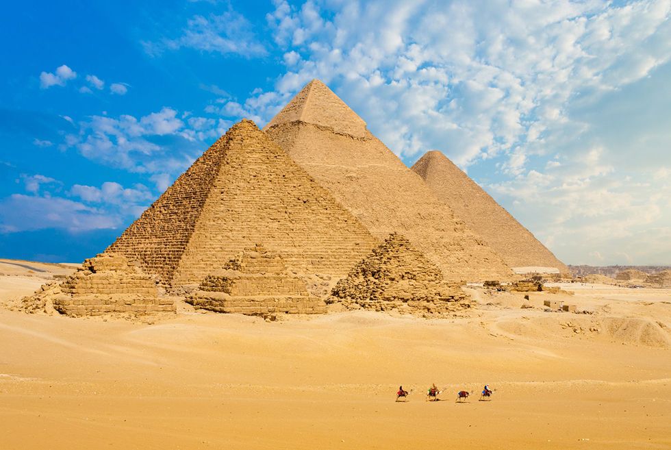 Pyramid, Monument, Landmark, Historic site, Natural environment, Ancient history, Unesco world heritage site, Ecoregion, Sand, Landscape, 