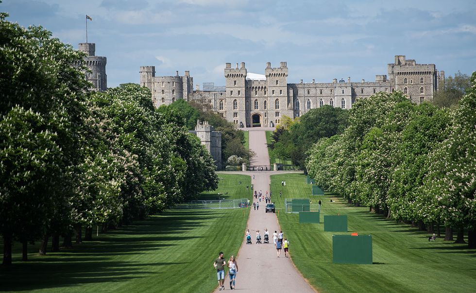 Building, Tree, Grass, Architecture, City, Garden, Palace, Park, Estate, Castle, 