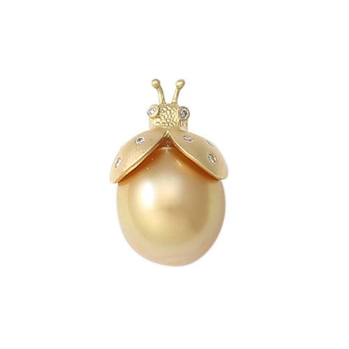Pearl, Jewellery, Fashion accessory, Gemstone, Pendant, Locket, Beige, Natural material, 