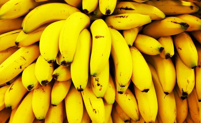 Natural foods, Banana family, Local food, Banana, Saba banana, Cooking plantain, Yellow, Fruit, Food, Plant, 