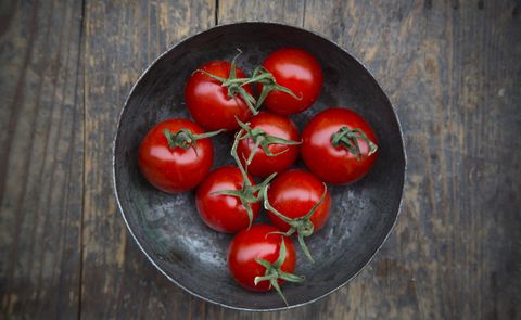 Produce, Wood, Tomato, Food, Vegetable, Natural foods, Fruit, Plum tomato, Bush tomato, Vegan nutrition, 