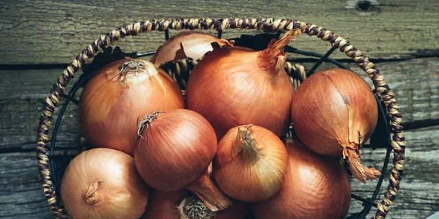 Yellow onion, Vegetable, Onion, Shallot, Food, Plant, Produce, Red onion, Allium, Pearl onion, 