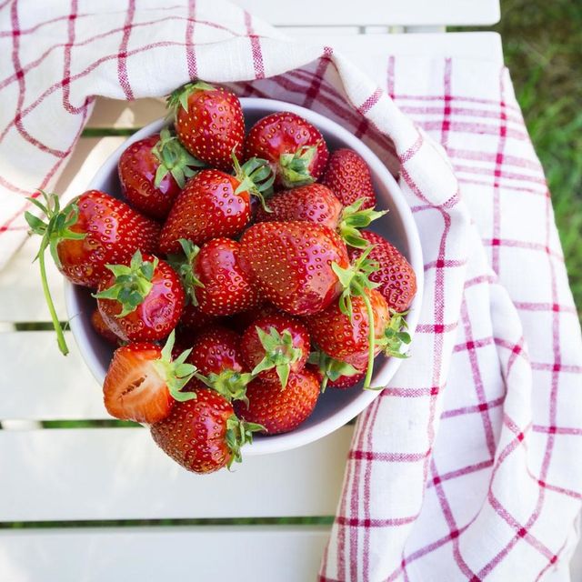 Strawberry, Strawberries, Food, Fruit, Plant, Berry, Produce, Dish, Ingredient, Cuisine, 