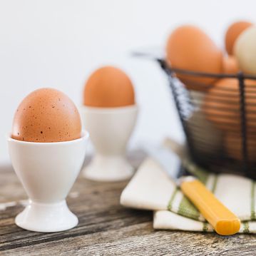 Egg, Egg, Egg cup, Serveware, Boiled egg, Food, Egg white, Tableware, Finger food, 