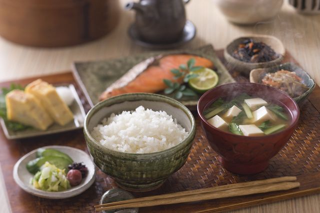 生理前の暴走する食欲をコントロールする方法