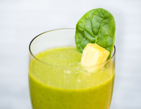 Green, Drink, Vegetable juice, Ingredient, Juice, Health shake, Leaf, Food, Tableware, Leaf vegetable, 