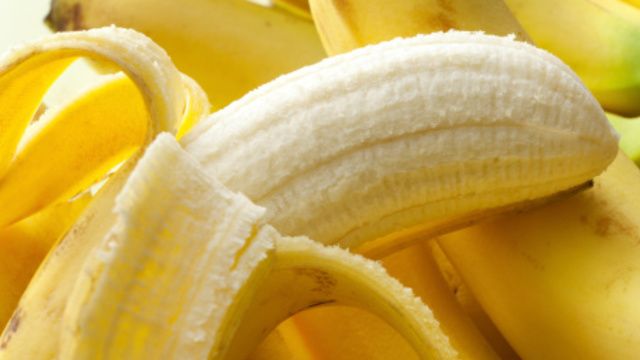 Banana family, Banana, Natural foods, Food, Cooking plantain, Yellow, Fruit, Peel, Saba banana, Plant, 