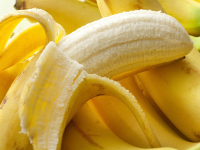 Banana family, Banana, Natural foods, Food, Cooking plantain, Yellow, Fruit, Peel, Saba banana, Plant, 