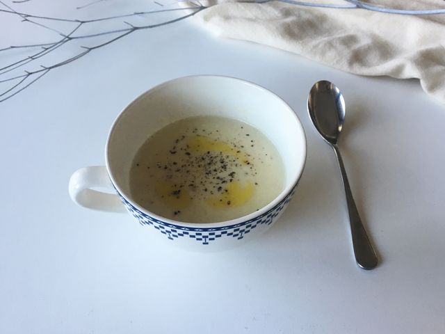 Food, Crème anglaise, Dish, Saucer, Cuisine, Serveware, Dishware, Ingredient, Cup, Cutlery, 