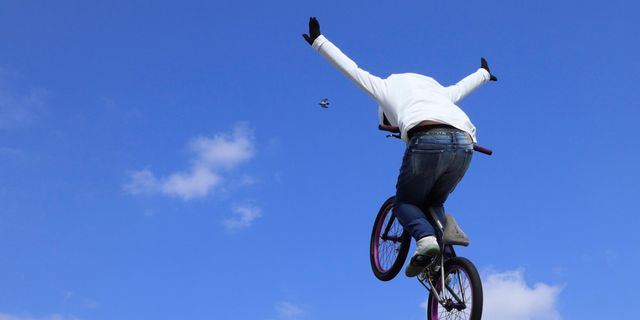 Freestyle bmx, Cycle sport, Cycling, Stunt performer, Bicycle, Flatland bmx, Stunt, Vehicle, Bmx bike, Jumping, 