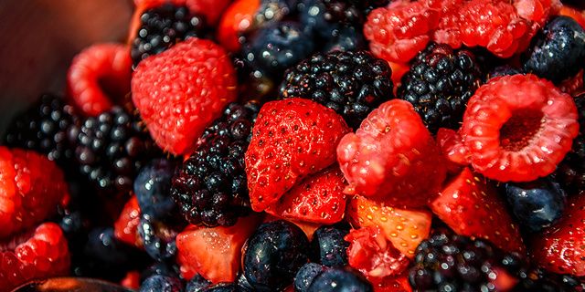 Natural foods, Food, Berry, Fruit, Blackberry, Frutti di bosco, Superfood, Plant, Superfruit, Fruit salad, 