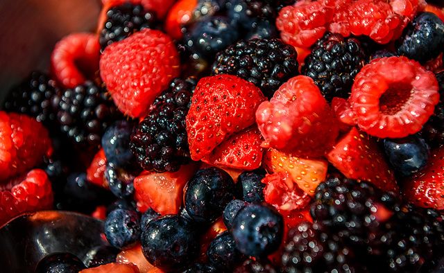 Natural foods, Food, Berry, Fruit, Blackberry, Frutti di bosco, Superfood, Plant, Superfruit, Fruit salad, 
